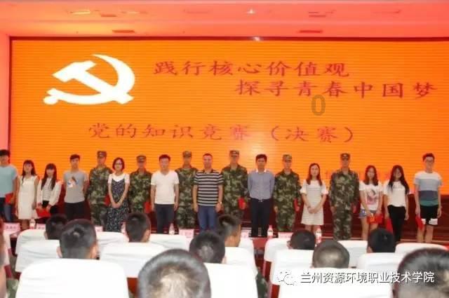 鹿晗素颜踢球被偶遇，近况反差太明显，与女友关晓彤处境对调