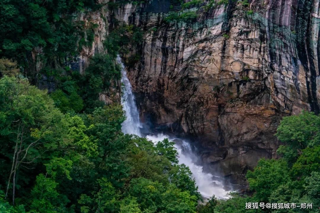 启迪设计申请一种玻璃幕墙外挂渐变尺寸铝板造型的连接结构专利,提高施工效率并保证幕墙系统的安全性