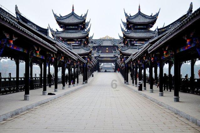 红魔手机是哪个品牌的?努比亚打破边界,重塑智能手机体验